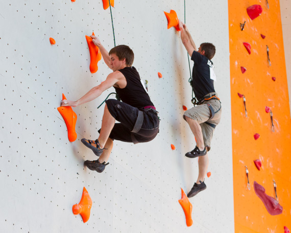 Andrew Mostad (left) and Jeremy Moss (right) compete in the Speed Climbing competition (Photo: Christian J. Stewart / Island Sports News)